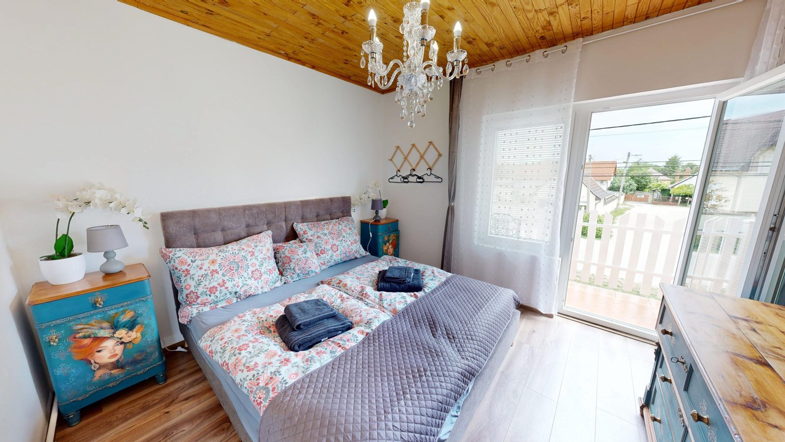 Alomhaz-Apartman-Balaton-Em.-Szoba2_1-scaled